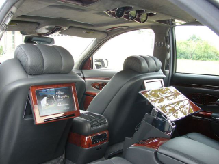 Illustration for article titled Nice Price Or Crack Pipe: 2004 Maybach 57 For $129,900?